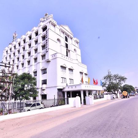 Simsan Hotel Chennai Exteriör bild