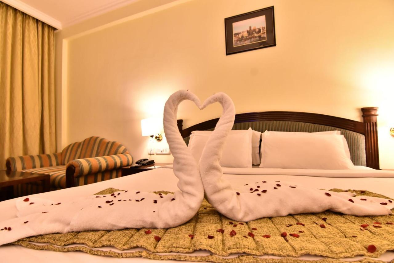 Simsan Hotel Chennai Exteriör bild