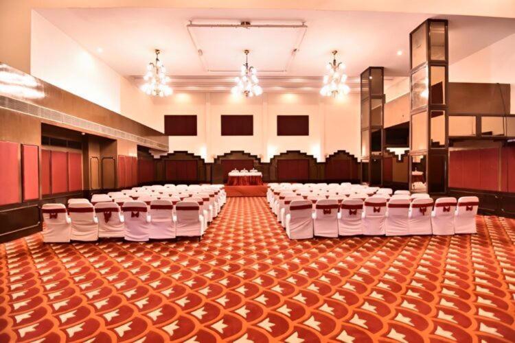 Simsan Hotel Chennai Exteriör bild