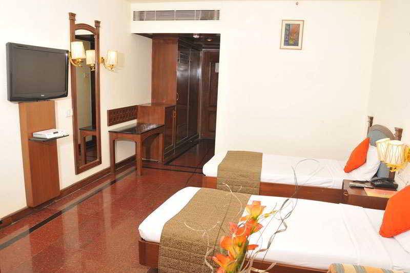 Simsan Hotel Chennai Exteriör bild